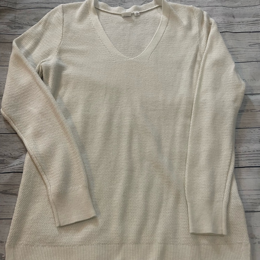 Gap thin cream v-neck sweater